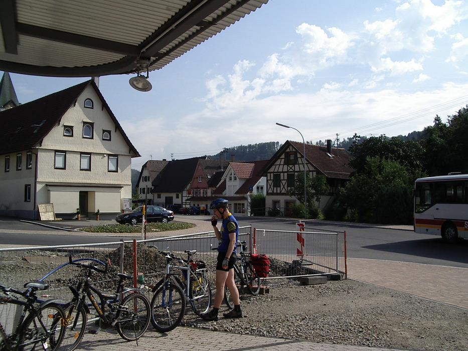 Ausstieg in Oberndorf und erste Stärkung in E...